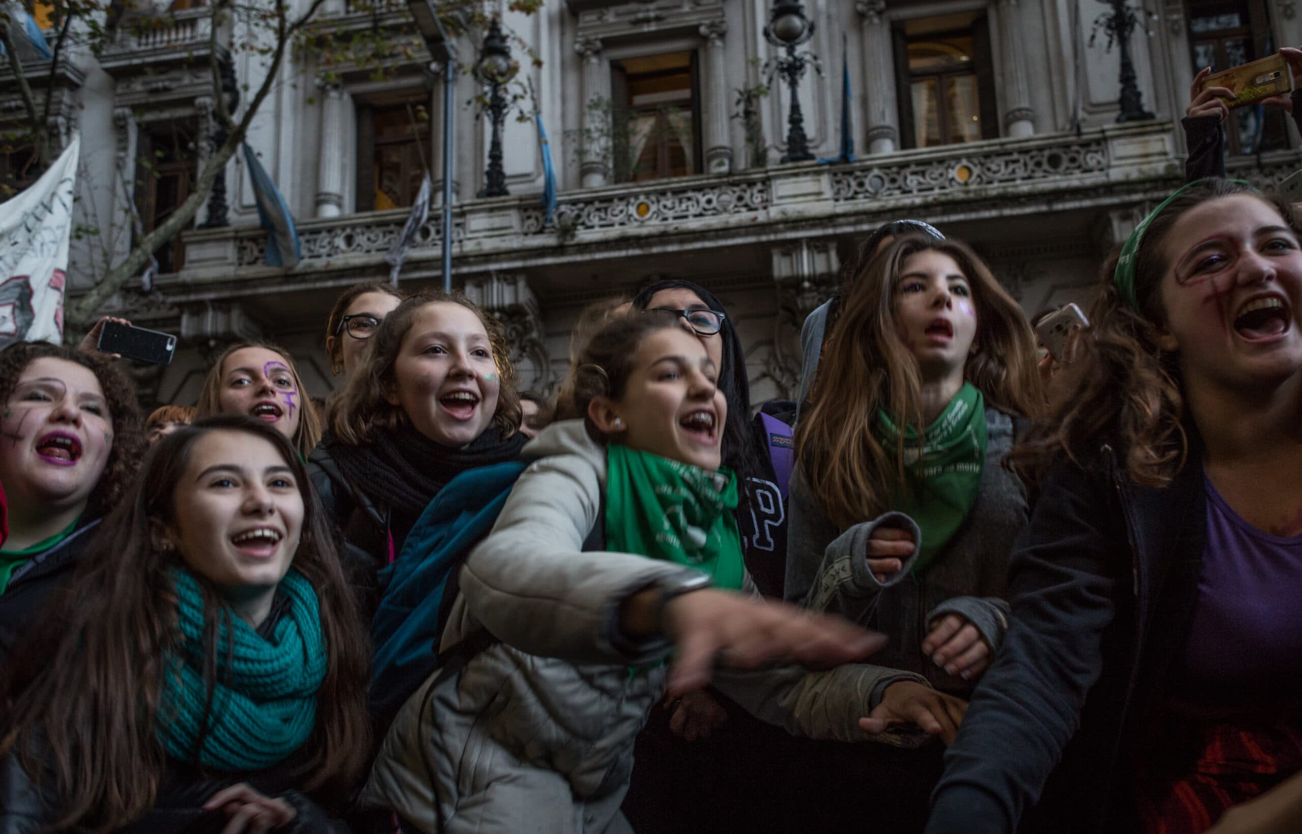 Nos entierran sin saber que somos semilla