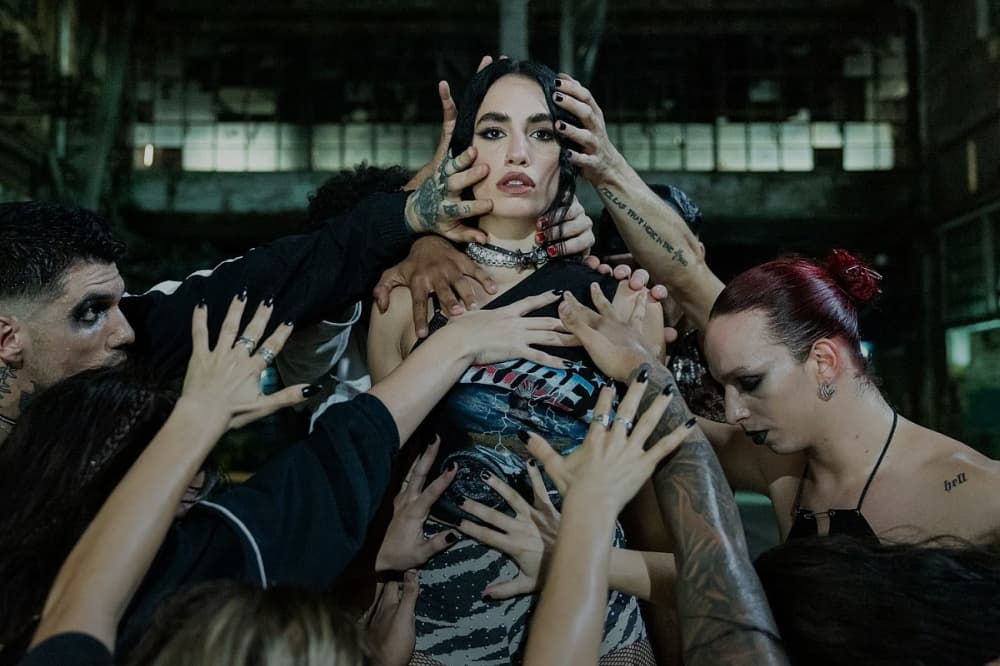 Lali: ¿la heroína que demanda la época?