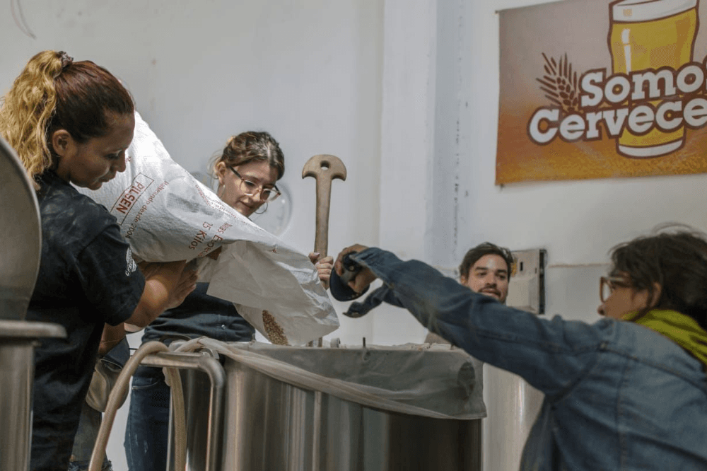 Birreras Argentinas: homebrewers que recuperan la tradición de la cerveza hecha por mujeres