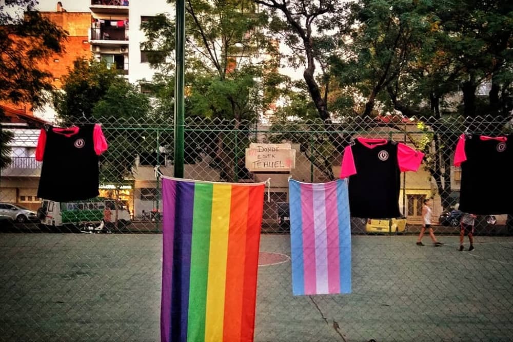 Roja para los argumentos biologicistas: ¡que entre el fútbol queer!