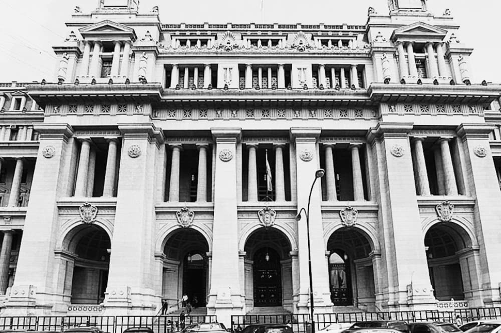 La meritocracia de la víctima y las barreras de cristal del aparato judicial