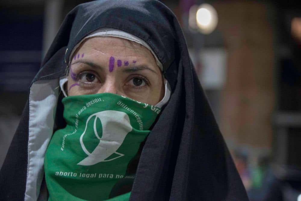 Apuntes sobre religión en una clave feminista