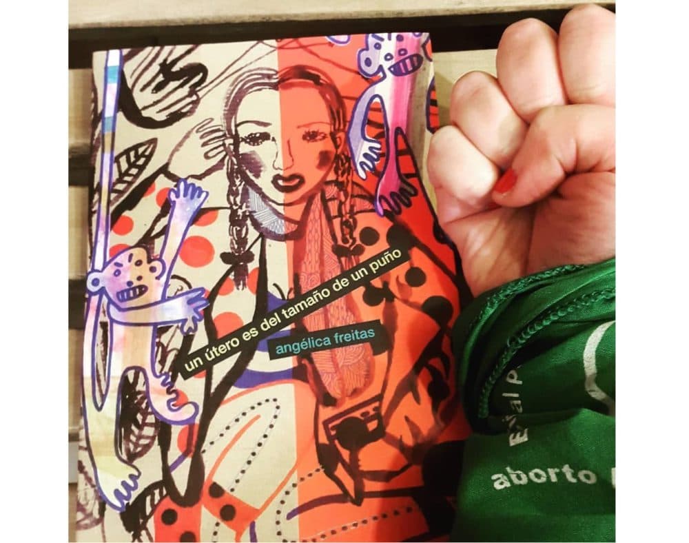 Un útero es del tamaño de un puño