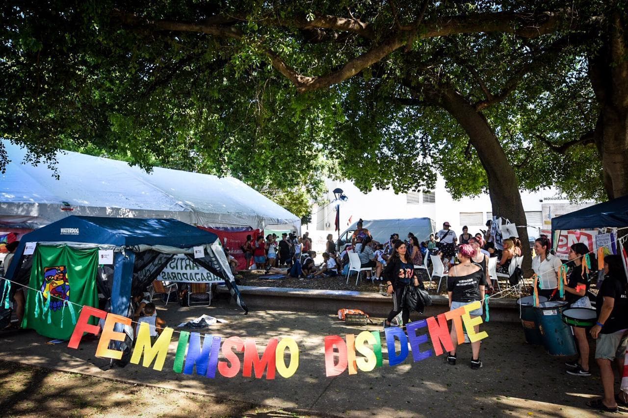 Hacia el 8M: acampe feminista en Santa Fe