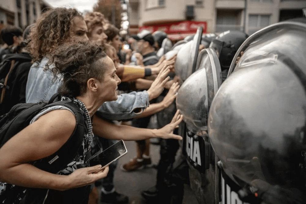 La policía de la Ciudad reprimió a trabajadores de cine